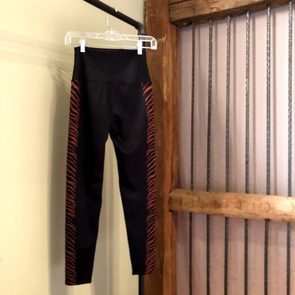 Beach Riot Sport Tiger Legging Black Size Small - Picture 6 of 7